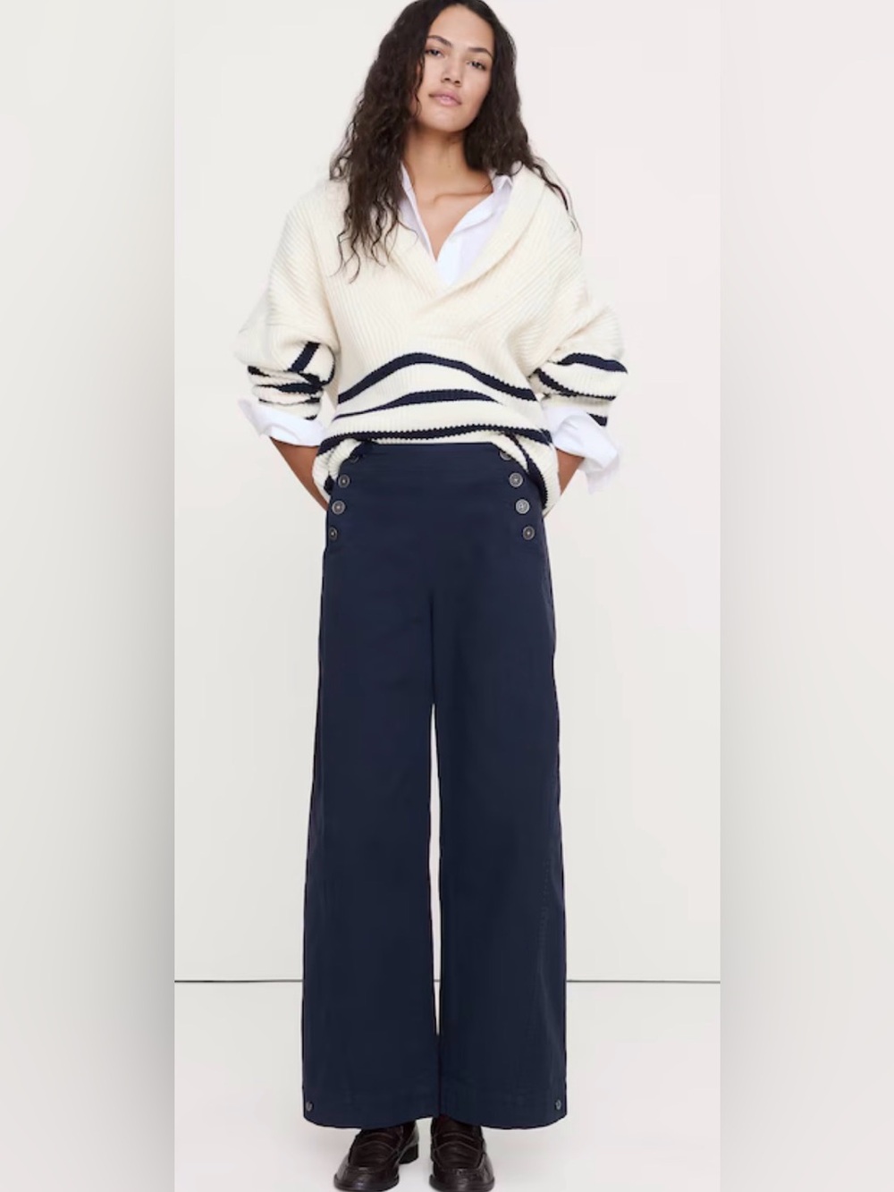 Banana Republic High Rise Stretch Canvas Sailor Pant.  Navy.  Size 2P